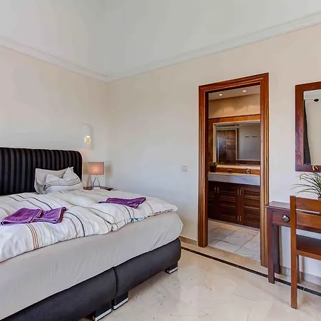 Hipoclub Villas, Zafiro 24 Villa